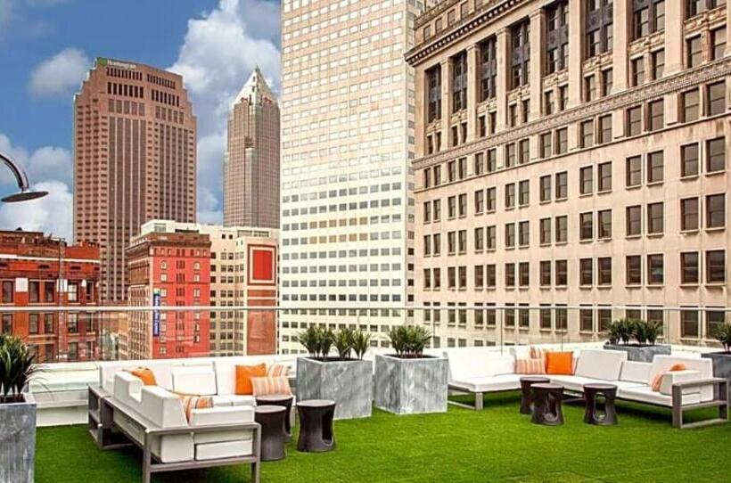 The Metropolitan At The 9