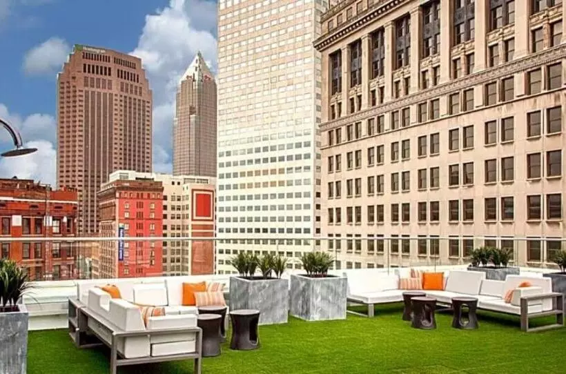 The Metropolitan At The 9