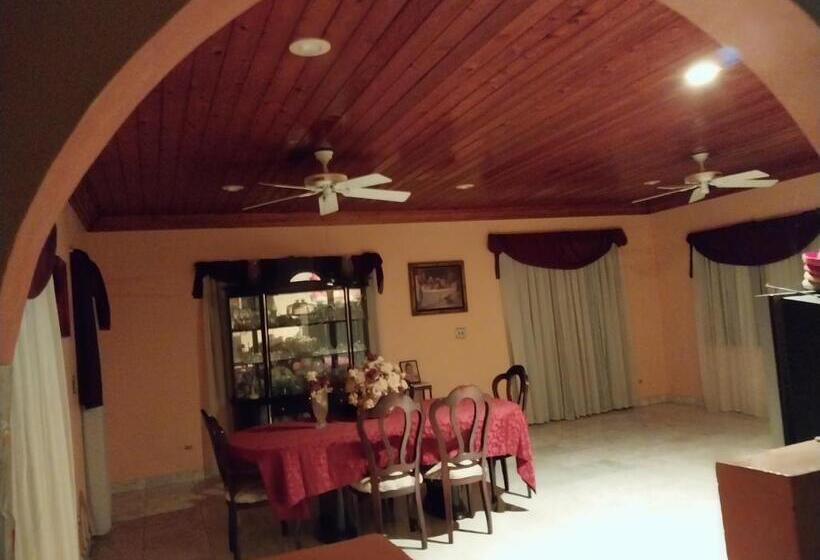 پانسیون Tricia S