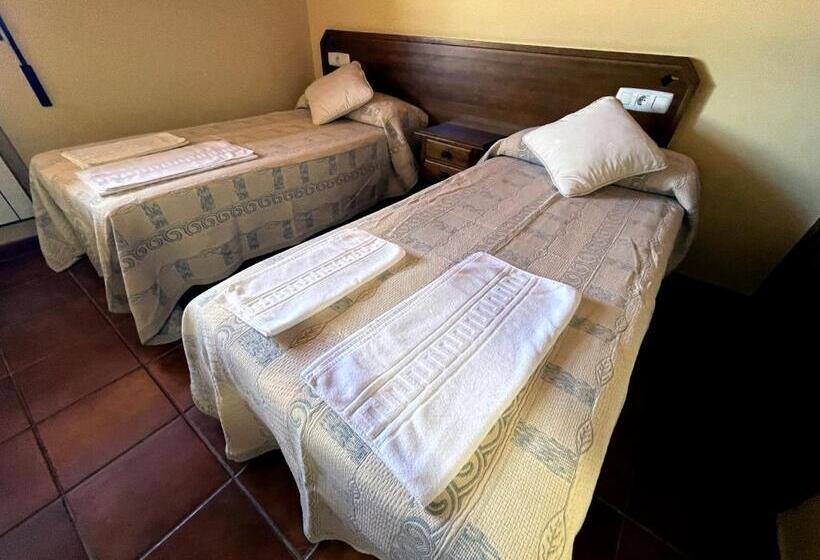 Общежитие La Guarida De La Lleira