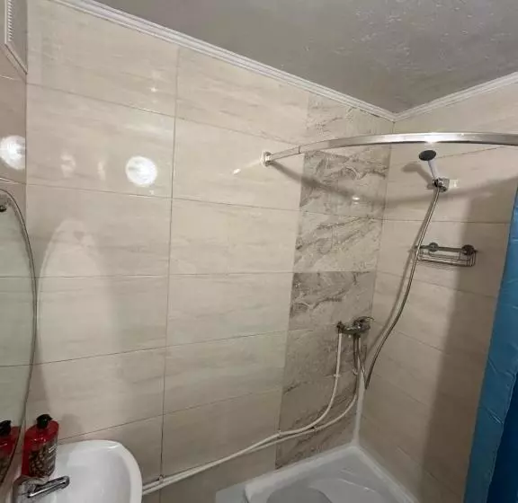 Ararat Poznyaki Hostel Kyiv