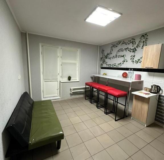 Ararat Poznyaki Hostel Kyiv