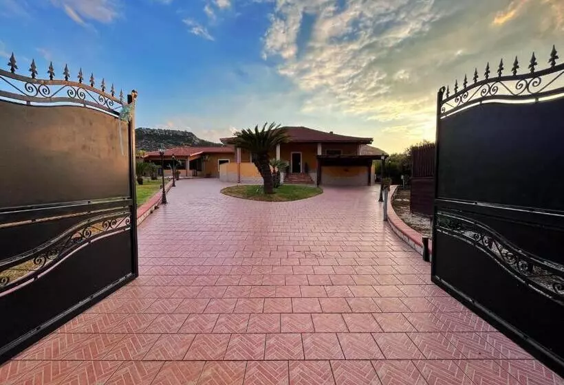 Aamiaismajoitus (B&B) Villa Giudice Luxury Home