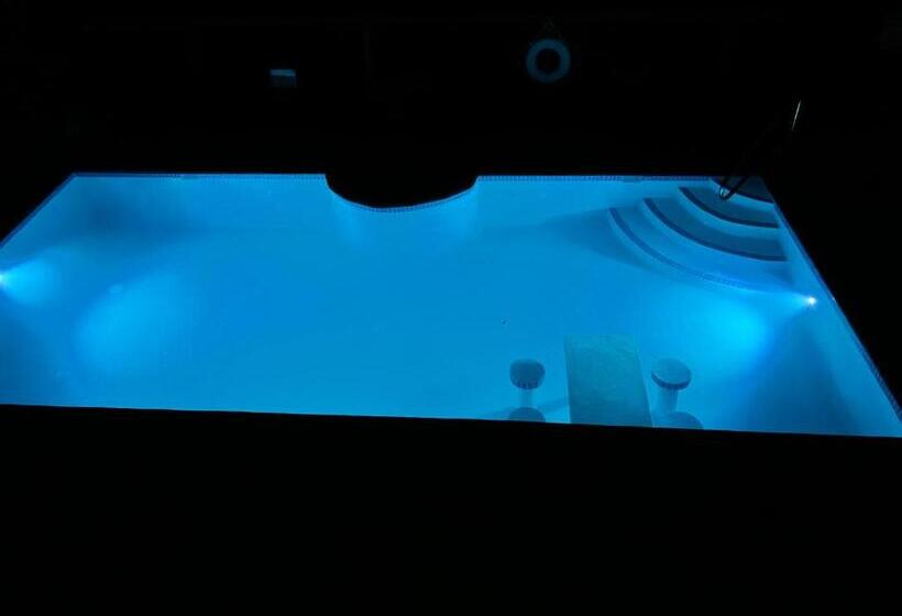 تختخواب و صبحانه West End Cabanas