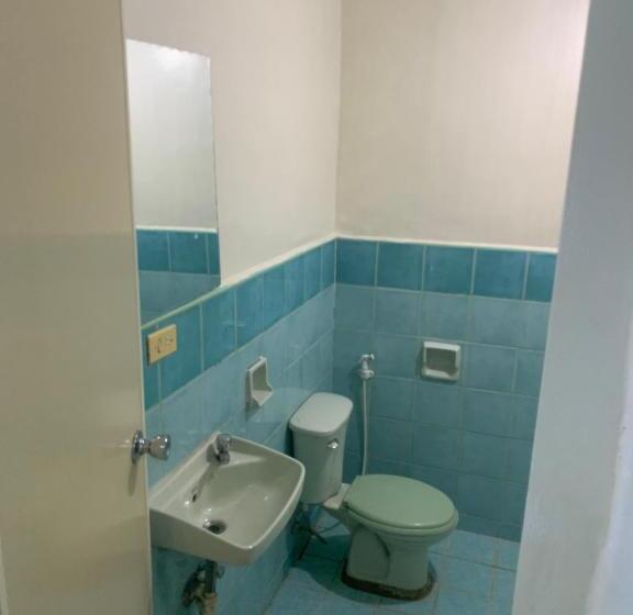 Full Moon Hostel   Beer Pong Central