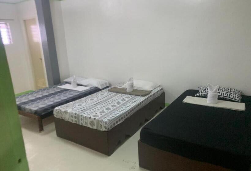 Full Moon Hostel   Beer Pong Central