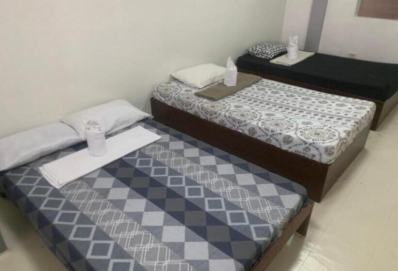 Full Moon Hostel   Beer Pong Central