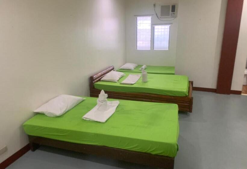 Full Moon Hostel   Beer Pong Central