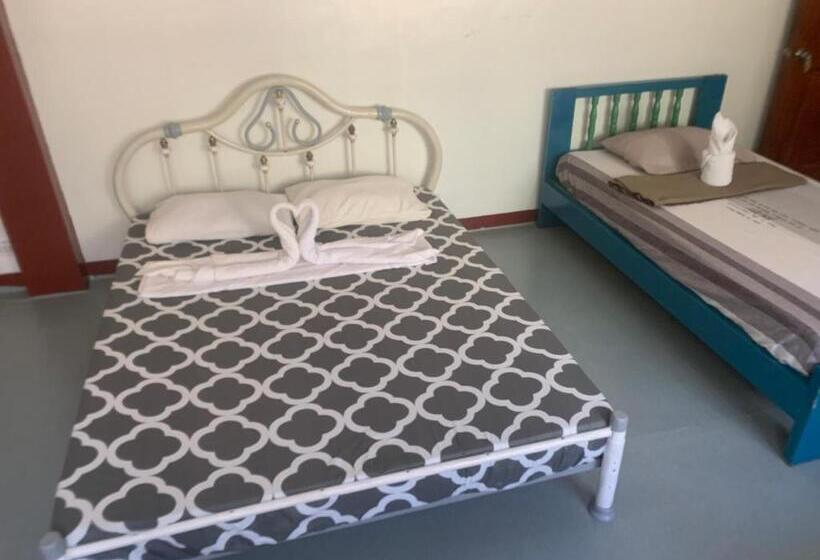 Full Moon Hostel   Beer Pong Central