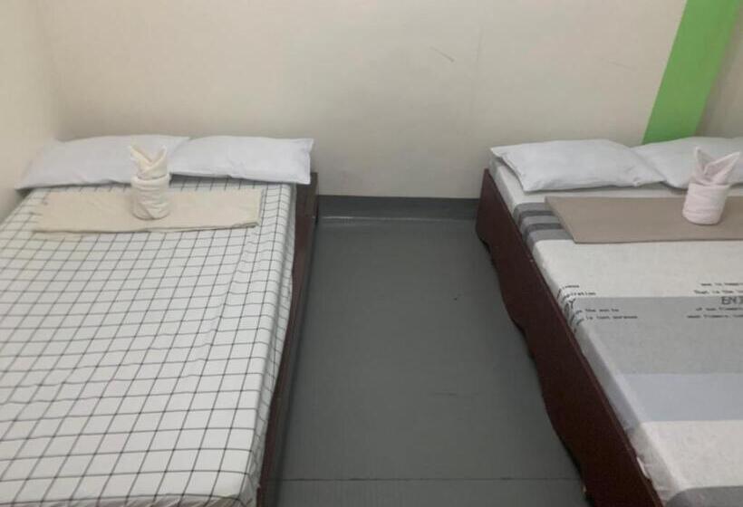 Full Moon Hostel   Beer Pong Central