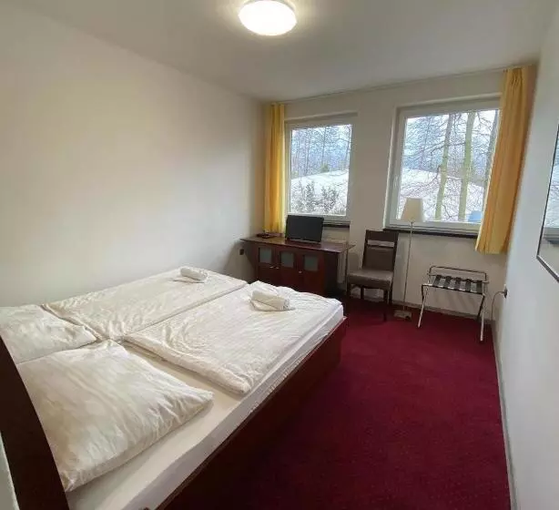 Hotelli Houštka
