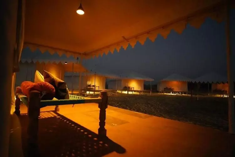 ホテル Oyo Couple Cool Dessert Camp