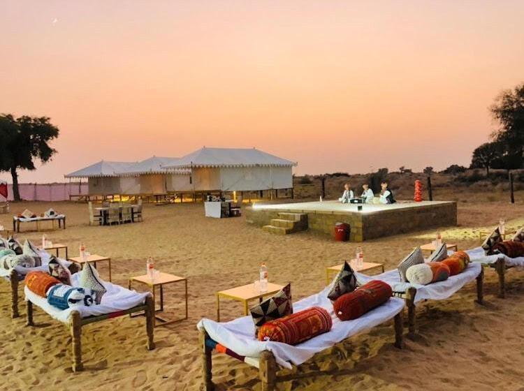 ホテル Oyo Couple Cool Dessert Camp