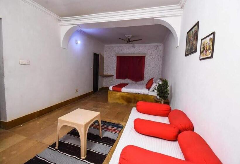 ホテル Oyo Couple Cool Dessert Camp