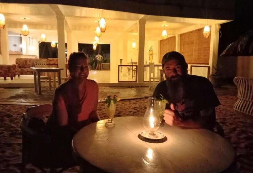 Hotelli Twice Happy Beach Garden