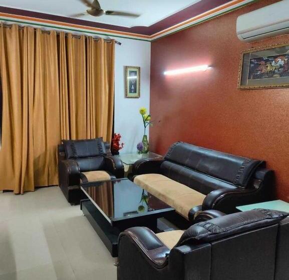 Oyo Haven Villa Hotel Near Pvr Ansal Plaza Greater Noida