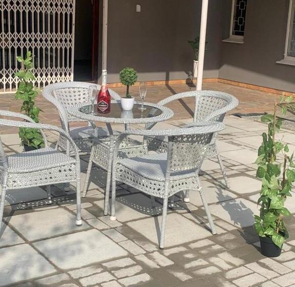 פנסיון Instincts