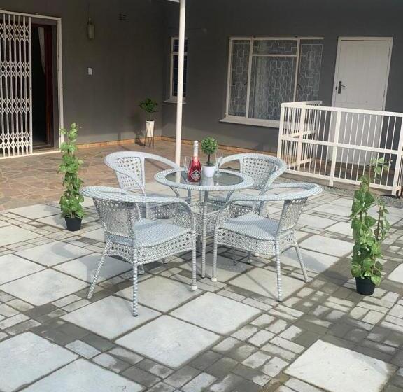 פנסיון Instincts