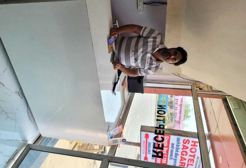 ホテル Pop 89210  Sagar