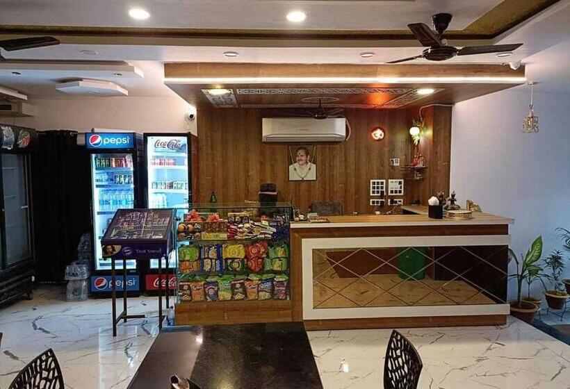 ホテル Pop 89210  Sagar