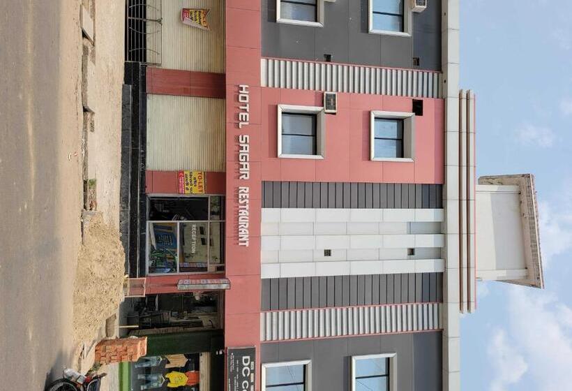 ホテル Pop 89210  Sagar