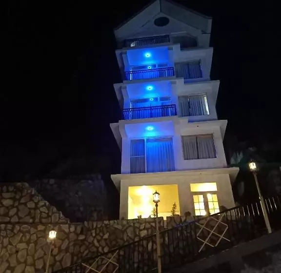 Aamiaismajoitus (B&B) Aranyavilas