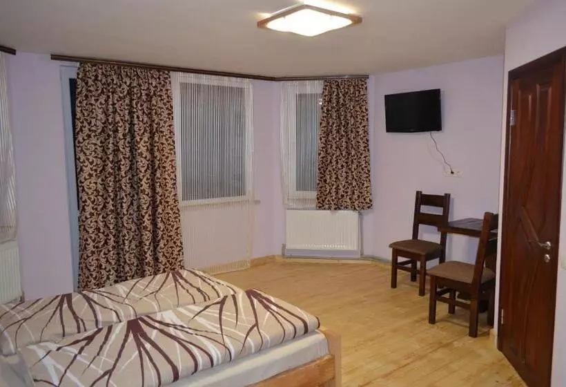 Hotel Bobrovski