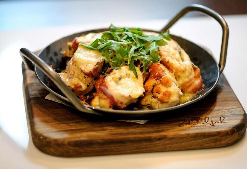 هتل In Park Villa