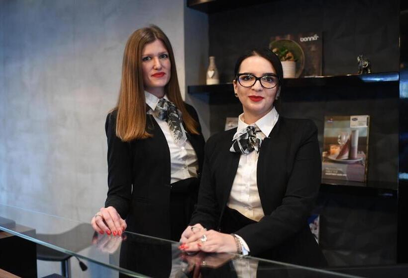 هتل In Park Villa