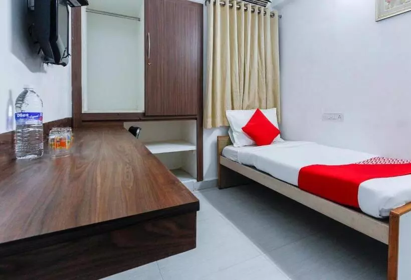 ホテル Oyo Flagship Nest Residency