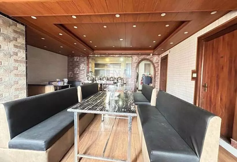 Hotelli Ratna Villa Inn