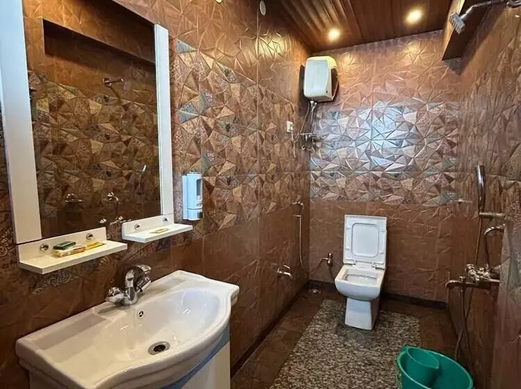 Hotelli Ratna Villa Inn