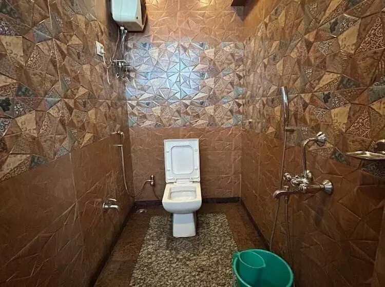 Hotelli Ratna Villa Inn