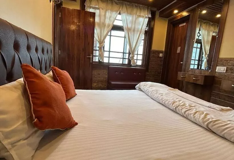 Hotelli Ratna Villa Inn