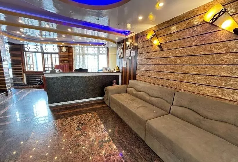 Hotelli Ratna Villa Inn