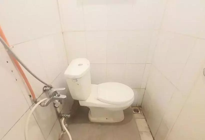 Hotelli Reddoorz Near Universitas Pgri Kanjuruhan
