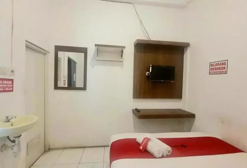 Hotelli Reddoorz Near Universitas Pgri Kanjuruhan