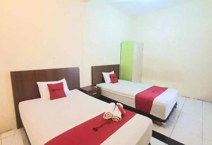 Hotelli Reddoorz Near Universitas Pgri Kanjuruhan