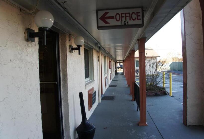 ホテル Royalinn & Suites