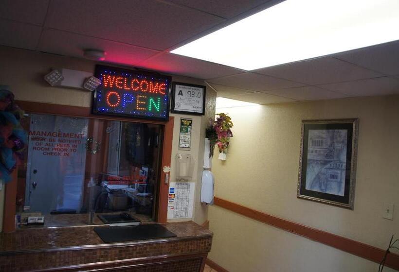 ホテル Royalinn & Suites