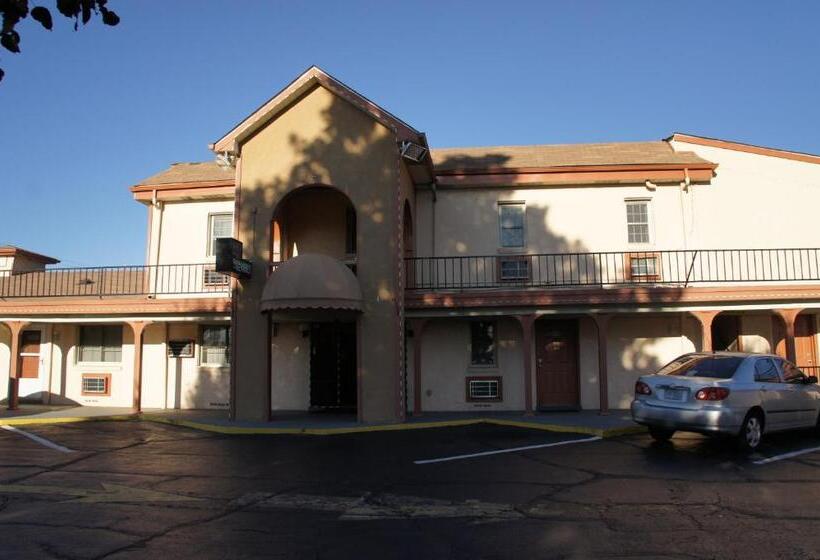 ホテル Royalinn & Suites