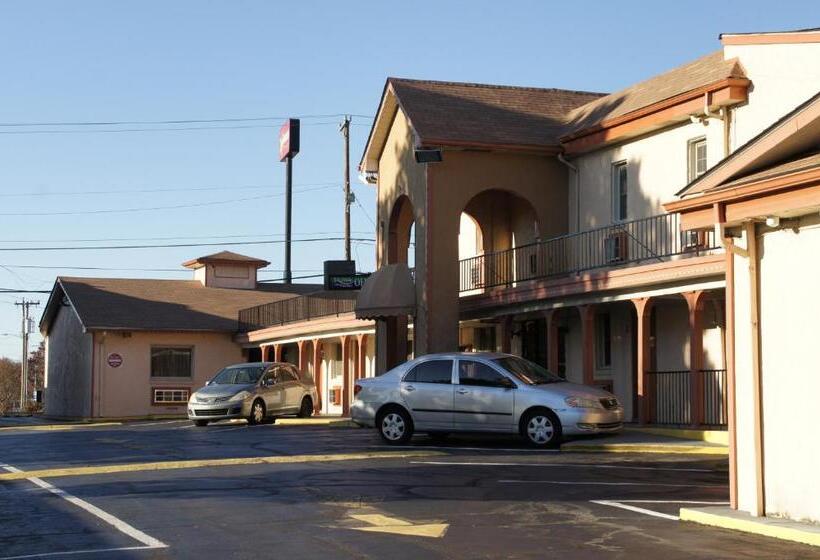 ホテル Royalinn & Suites