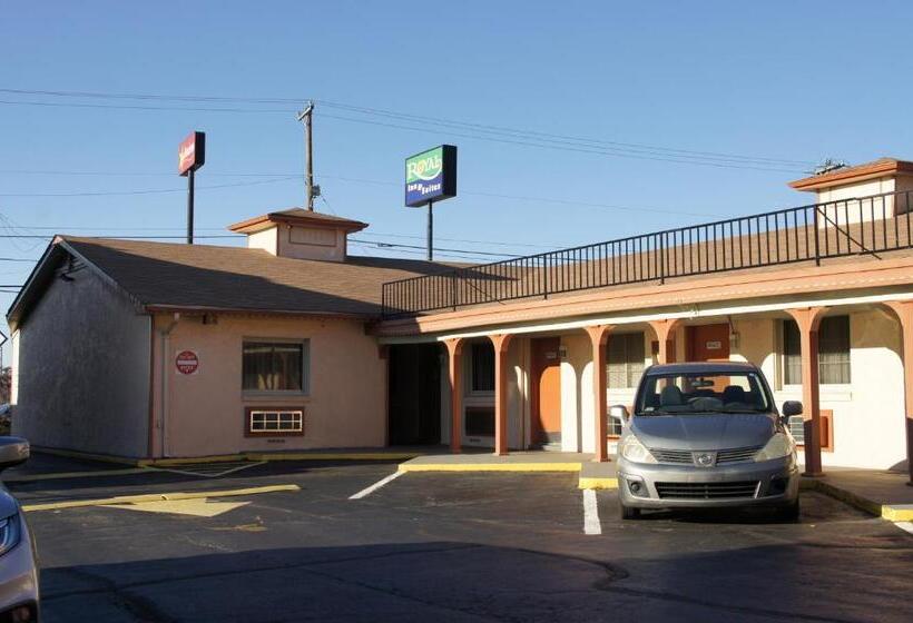 ホテル Royalinn & Suites