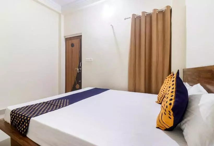 ホテル Spot On 40073 Yash Homestay