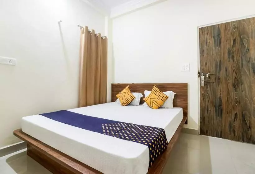 ホテル Spot On 40073 Yash Homestay