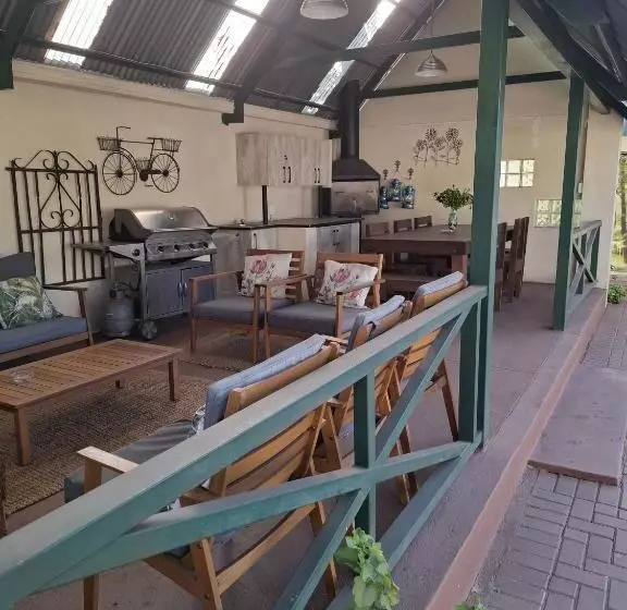 Majatalo Big Tree Guesthouse Brits