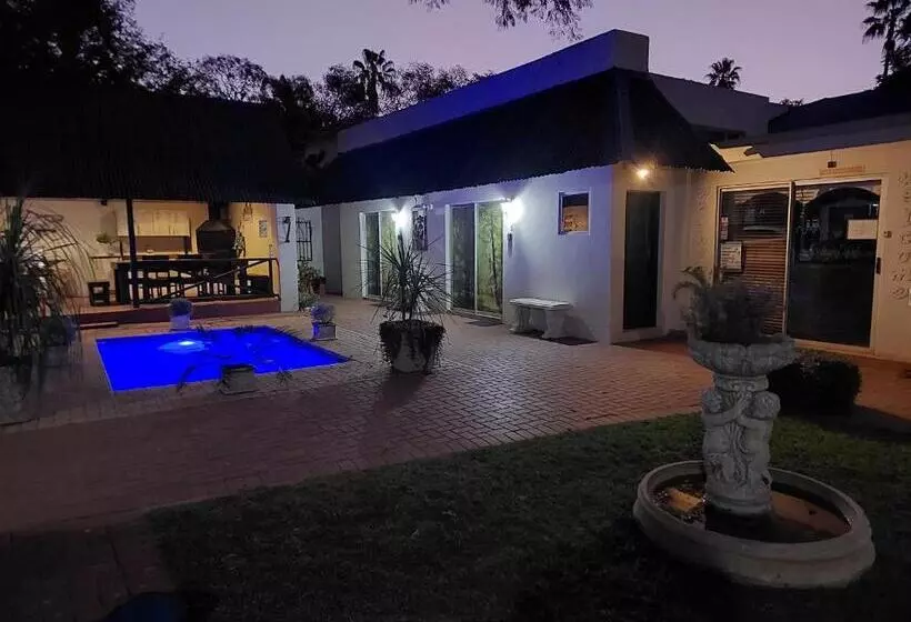 Majatalo Big Tree Guesthouse Brits