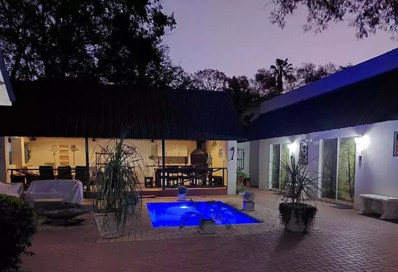 Majatalo Big Tree Guesthouse Brits