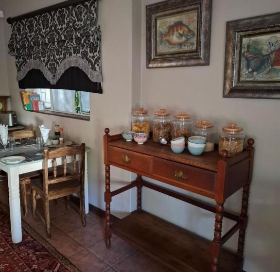 פנסיון Big Tree Guesthouse Brits