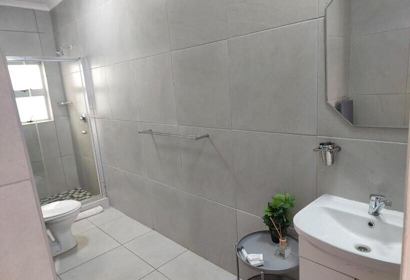 פנסיון Big Tree Guesthouse Brits